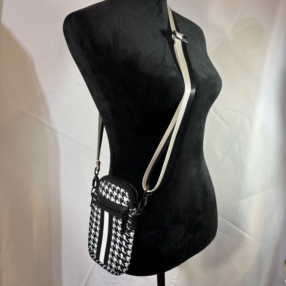 Haute Shore Casey Royal Cellphone Crossbody - Picture 1 of 7